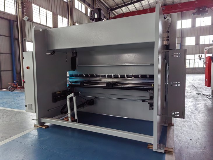 ��Һ���������WE67K-180T3200 �� (ET17 �ķ�ģ)
